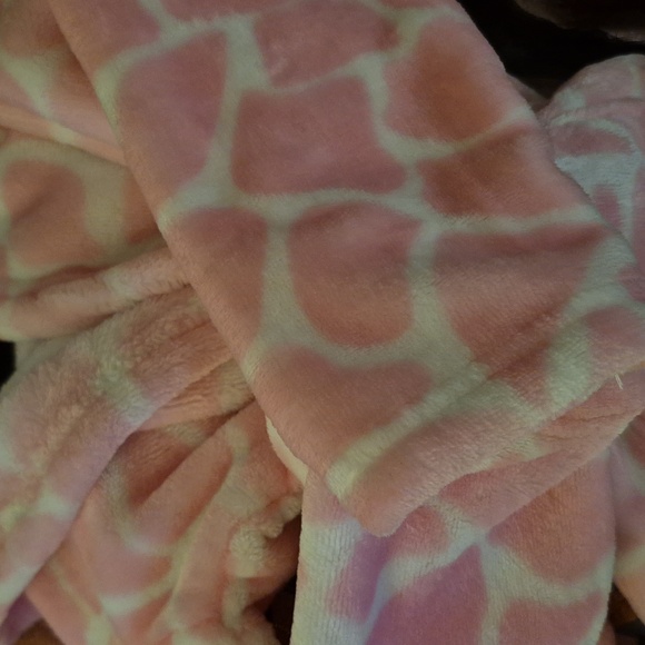 Fluffy Robe - Picture 3 of 4